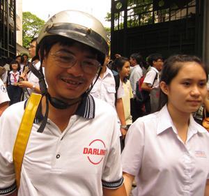 Phụ huynh cùng… “đi thi”