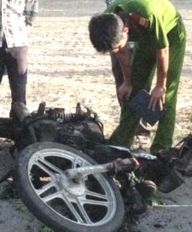 Phú Yên: Xe máy bốc cháy, một phụ nữ đi cấp cứu