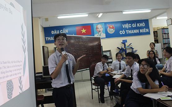 Độc đáo tiết học Thư viện – Tin học