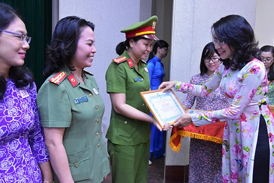 5.610 hội viên nữ được kết nạp Đảng