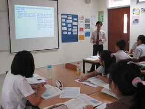 Phương pháp giáo dục hiện đại E-learning: Còn xa “tầm tay” với trường lớp