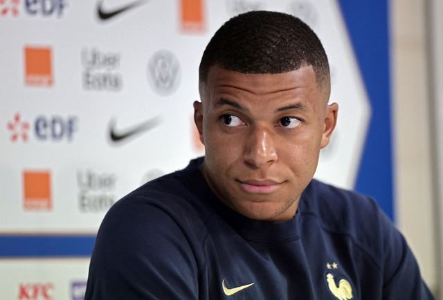 PSG ra điều kiện cho Mbappe