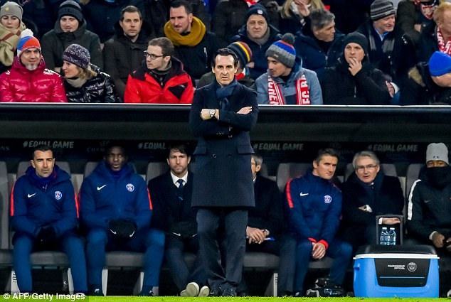 PSG sẵn sàng “đá” Emery, mời HLV “ăn 3”