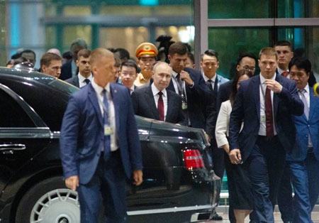 Tổng thống Liên bang Nga Vladimir Putin rời Hà Nội, kết thúc tốt đẹp chuyến thăm Việt Nam