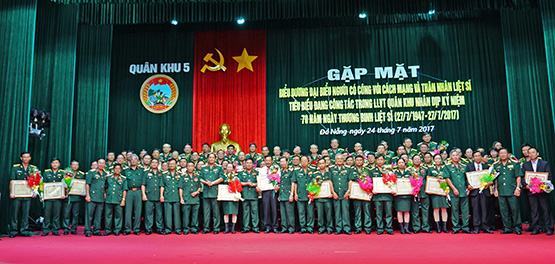 Biểu dương người có công cách mạng