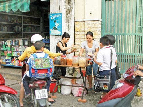 Quà bánh không an toàn tấn công trường học