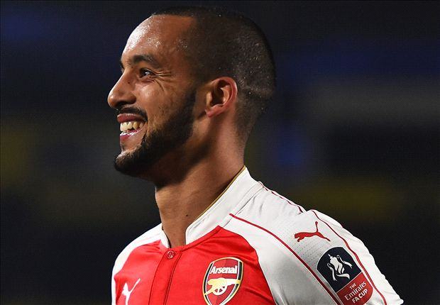 Qua mặt Wenger, trụ cột Arsenal tự tổ chức họp kín