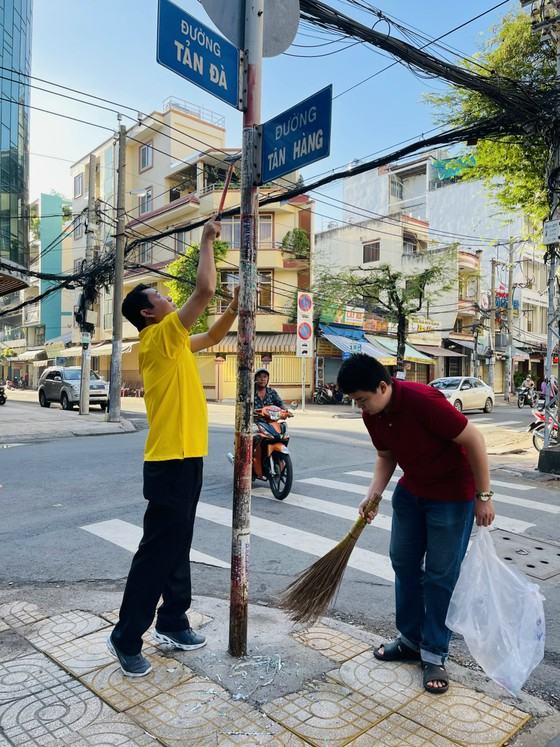 Quận 5 ra quân tổng vệ sinh, trồng cây mừng ngày thống nhất đất nước ảnh 6