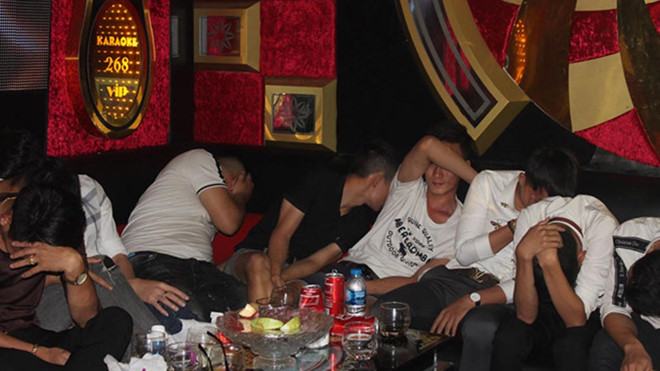 Quán karaoke phải đóng cửa trước 0 giờ, vũ trường đóng trước 2 giờ sáng