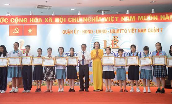 Quận 7, TP.HCM: Tuyên dương 439 học sinh tiêu biểu