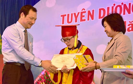 Q.9 khen thưởng 332 học sinh giỏi các cấp