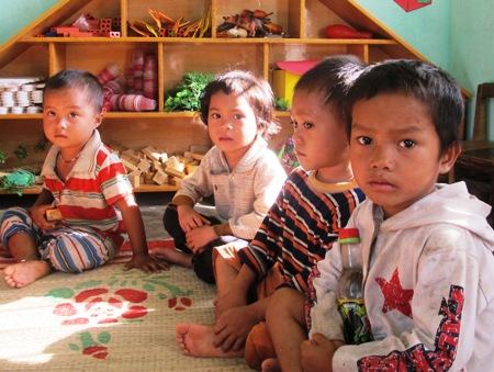 Quảng Bình: Gian nan vượt rừng tìm chữ