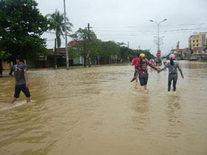 Quảng Bình, Hà Tĩnh chìm trong biển nước