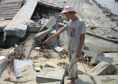 Quảng Nam: Tan tành những bờ kè bạc tỉ “không xương”