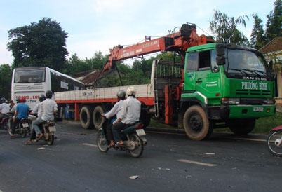 Quảng Ngãi: Đối đầu xe khách, 2 anh em tử vong tại chỗ