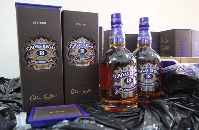 Quảng Trị: 240 chai rượu Chivas 18 “đi lậu” trên xe ôtô 4 chỗ