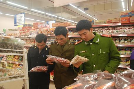 “Siết” quản lý thực phẩm trong dịp Tết