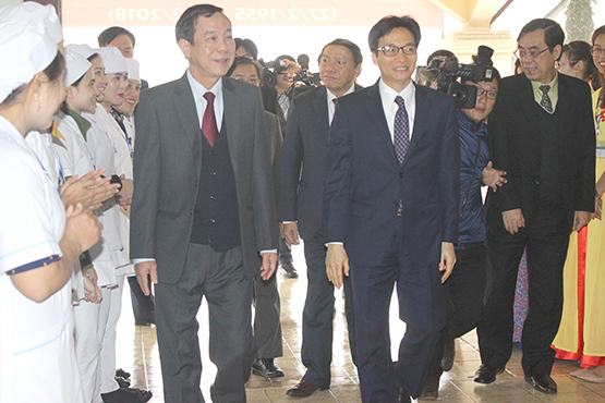 Phó Thủ tướng Vũ Đức Đam: Thăm cơ sở y tế miền núi Quảng Trị