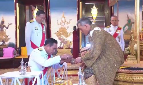 Lễ quán đỉnh của Quốc vương Thái Lan