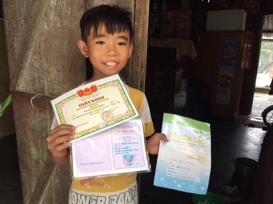 Tặng 100 xe đạp cho học sinh nghèo, hiếu học