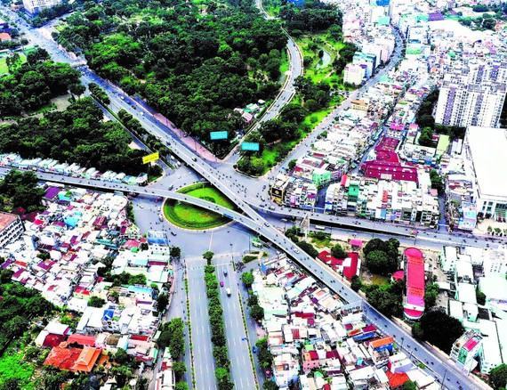 Cầu vượt nút giao Nguyễn Thái Sơn - Hoàng Minh Giám - Nguyễn Kiệm. Ảnh: HOÀNG HÙNG