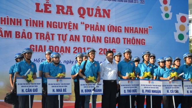 Ra mắt đội thanh niên tình nguyện Phản ứng nhanh về giao thông