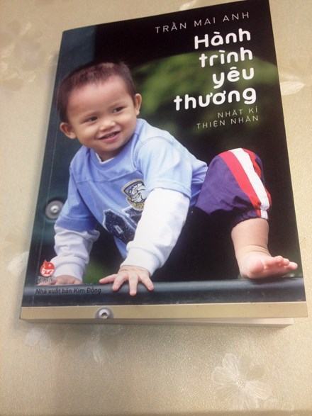 Trang bìa cuốn " Hành trình yêu thương- Nhật ký Thiện Nhân"