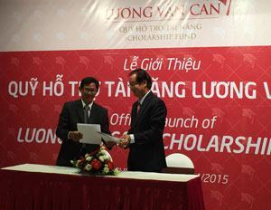 Ra mắt Quỹ học bổng hỗ trợ sinh viên xuất sắc, cầu tiến