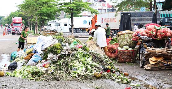 Nhiều khu vực có mùi hôi vì 70% rác thải là chôn lấp
