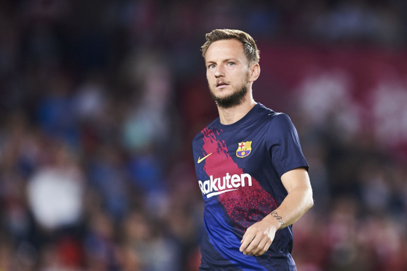 Rakitic chỉ còn cửa rời Barcelona