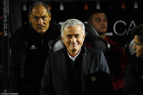 Ranieri tuyên bố sẵn sàng gạt bỏ hiềm khích với Mourinho