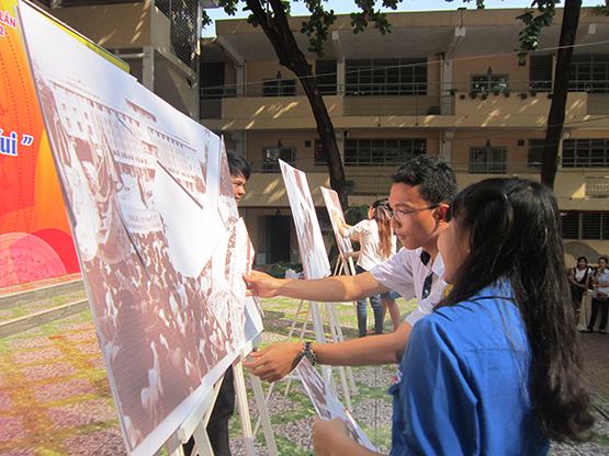 Đất nước trọn niềm vui