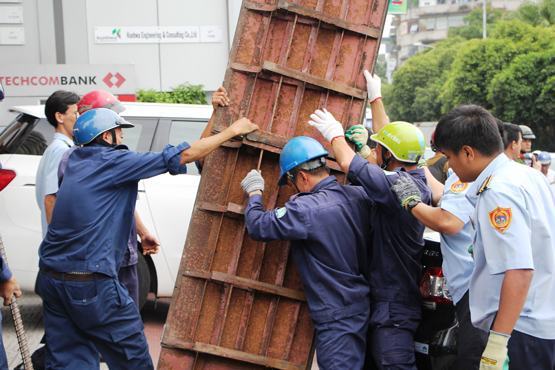 Lập lại trật tự lòng, lề đường: Không làm theo kiểu “ném đá ao bèo”