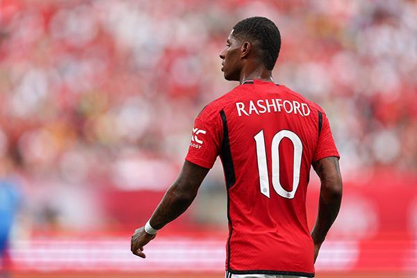 Rashford bị Ten Hag chỉ trích vì mở tiệc sau trận thua thảm