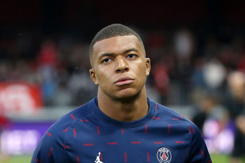 Real Madrid bỏ cuộc mua Mbappe, bất ngờ sở hữu tài năng trẻ Eduardo Camavinga