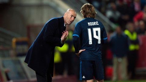 Với án cấm chuyển nhượng vừa nhận, Real hẳn sẽ phải cuống cuồng giữ chân các trụ cột như Modric