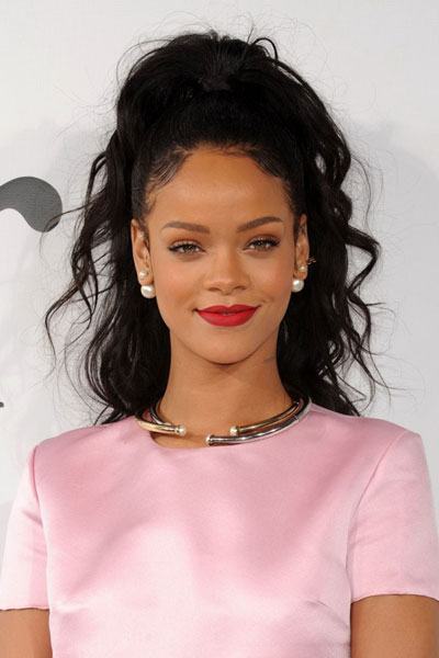 Rihanna kỷ niệm 10 năm ca hát bằng album thứ 8