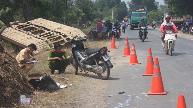 Rơ moóc tuột khỏi xe ben, tông chết 2 người phụ nữ