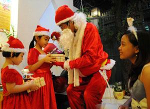 Rộ nhu cầu sinh viên làm “ông già Noel”