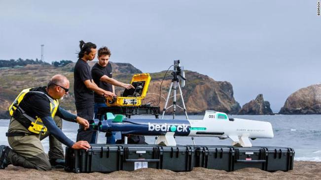 Bedrock Ocean Exploration sử dụng tàu ngầm tự động chạy bằng điện với hệ thống sonar, máy ảnh và laser