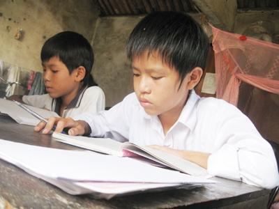 Rời bản làng kiếm cái chữ