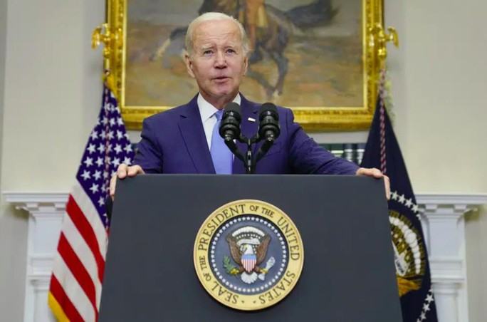 Tổng thống Joe Biden trấn an người dân Mỹ trước khi tới châu Á - Ảnh 1.