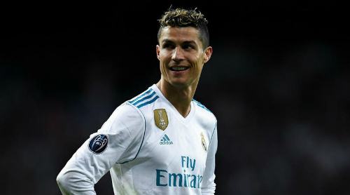 Ronaldo: Đừng so sánh tôi với Salah