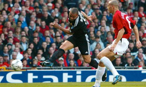 Ronaldo được bầu làm trung phong hay nhất mọi thời đại