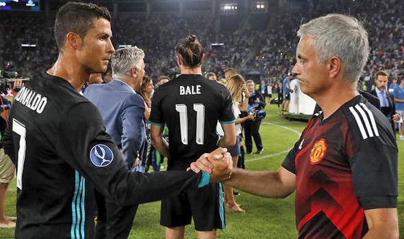 Ronaldo giận run Mourinho, Barca “bỏ rơi” Di Maria