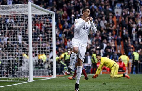 Ronaldo lập được cú đúp