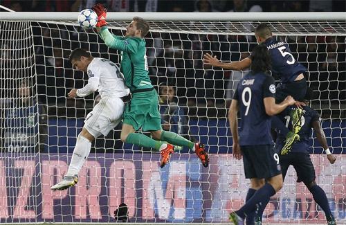 ronaldo-phung-phi-co-hoi-real-bat-luc-truoc-psg-1