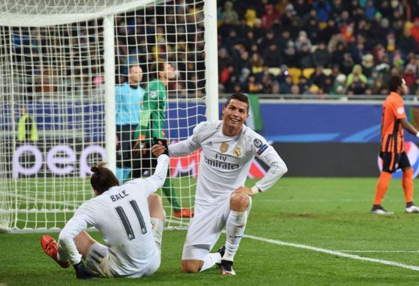 Ronaldo rực sáng, Real thắng trận “điên rồ”