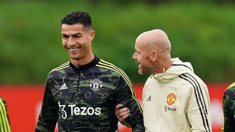 Ronaldo sắp gia hạn ở lại MU