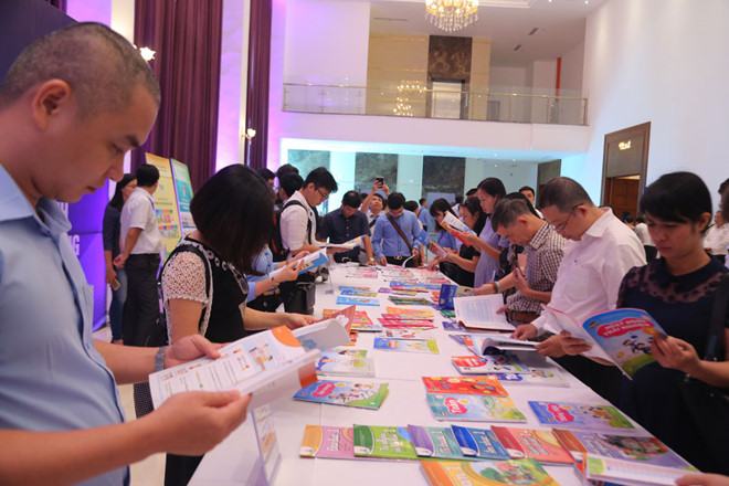 Tham quan, tìm hiểu về SGK lớp 1 mới của Nhà xuất bản Giáo dục Việt Nam  /// BÁ HẢI